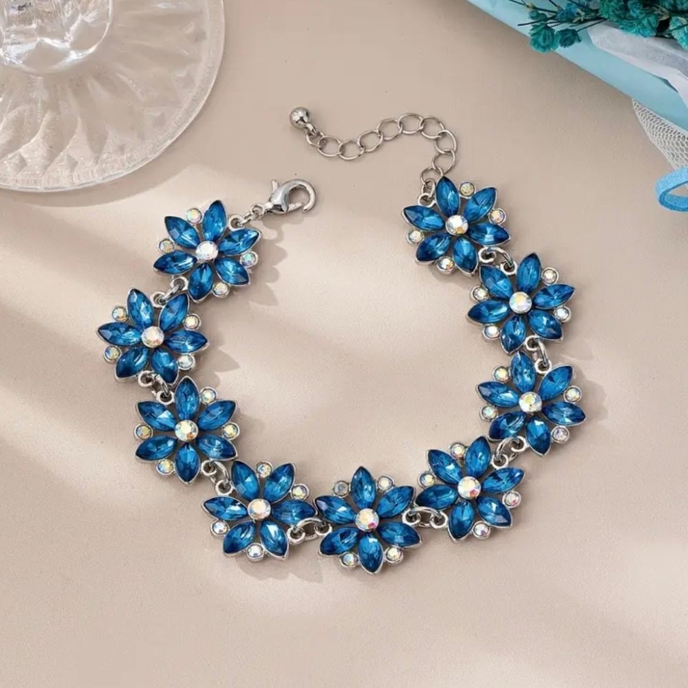 Elegant Blue Rhinestone Embellished Bracelet